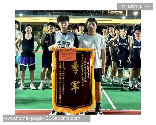 南京篮球明星闪耀赛场展现青春风采与拼搏精神